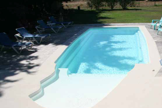 piscine coque polyester