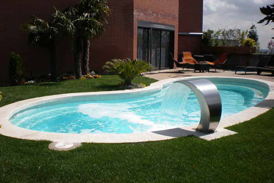 piscine coque polyester