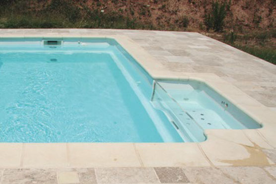 piscine coque polyester