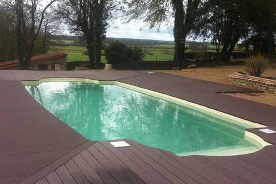 piscine coque polyester