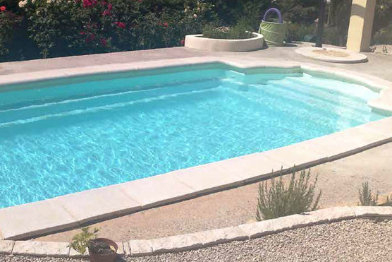 piscine coque polyester