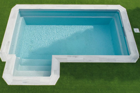 piscine coque polyester
